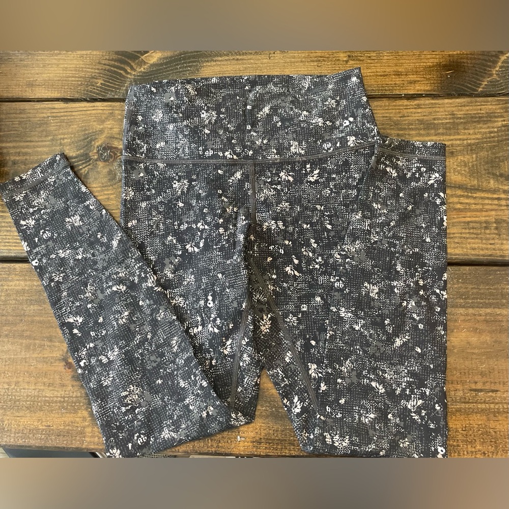 Lululemon wunder under leggings size 8
